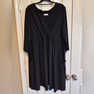 Monroe & Main Classic Black V-Neck Dress